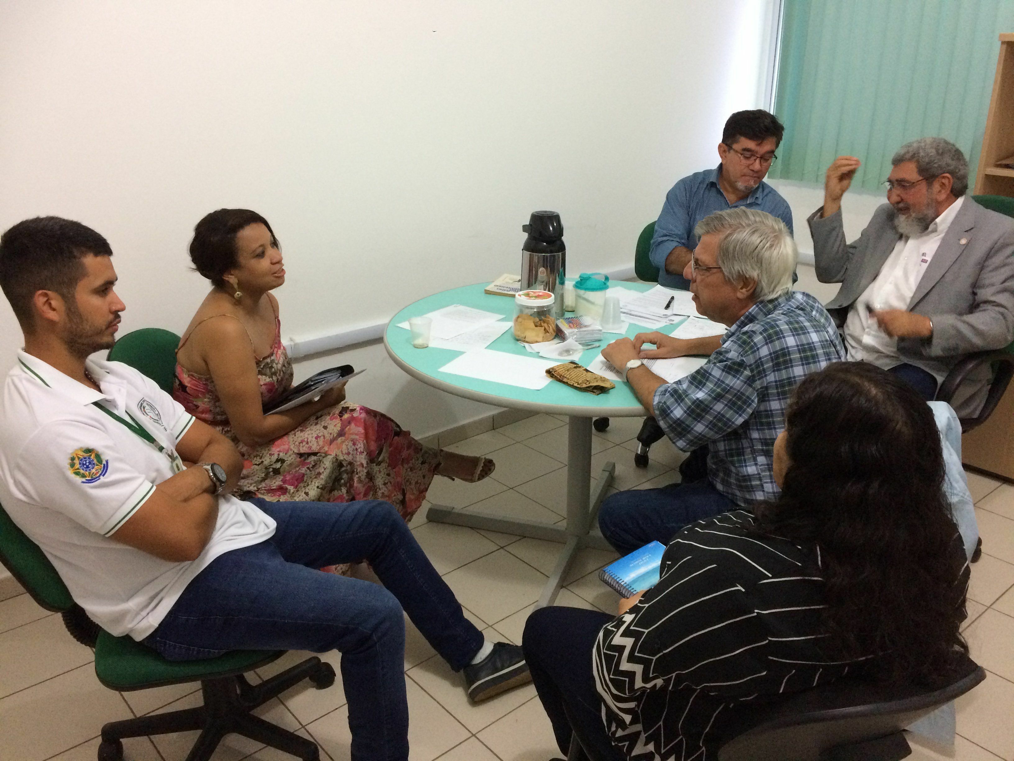 Reitor em exercício e docentes da Ufam reuniram-se com a secretária municipal de Saúde de Coari